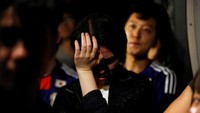 Para suporter Jepang pun harus mengakui kekalahan timnas kebanggaan mereka. Issei Kato/Reuters.
