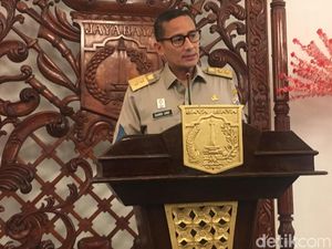 Sandi Usul PKL Sate Taichan Ditampung di Jalan Belakang DPR Sandi Usul PKL Sate Taichan Ditampung di Jalan Belakang DPR