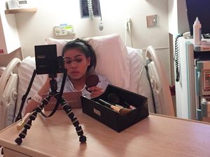 Gila Makeup, Wanita Ini Dandan Heboh Saat Kontraksi Jelang Melahirkan