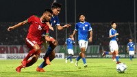 Hasil ini membawa Indonesia memuncaki Grup A dengan enam poin, unggul dua angka dari Vietnam dan Thailand. Selanjutnya Indonesia akan menghadapi Filipina dan Singapura diadang Thailand, Kamis (5/7). ANTARA FOTO/Zabur Karuru