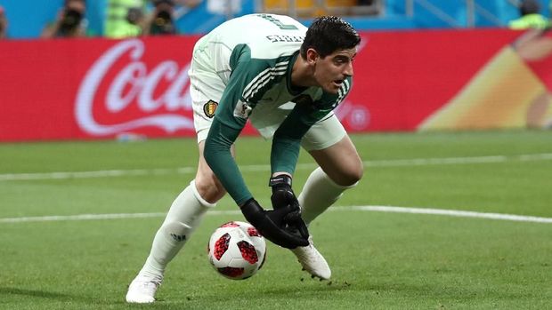 Thibaut Courtois nyaris melakukan blunder saat bermain melawan Jepang.
