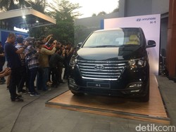 Hyundai Segarkan MPV Bongsor H-1