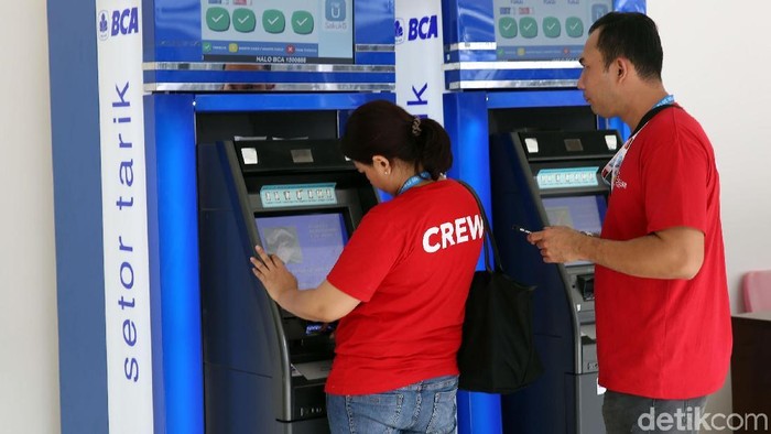 Ini Fasilitas untuk Pengunjung Indonesia Open Indonesia Open kembali digelar di Istora Senayan pada 3-8 Juli 2018. Berbagai kepraktisan untuk penonton, mulai dari arena bermain sampai mesin ATM disiapkan untuk mendukung persaingan tersebut.