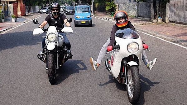 Senangnya Dian Ayu Bisa Tunggangi Moge-nya Lagi