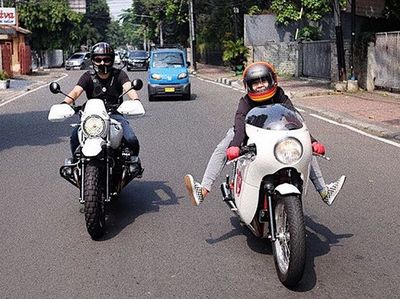 Senangnya Dian Ayu Bisa Tunggangi Moge-nya Lagi