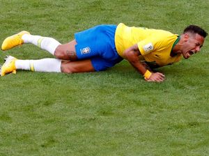 Kocak! Aksi Guling-guling Neymar Dijadikan Perlombaan