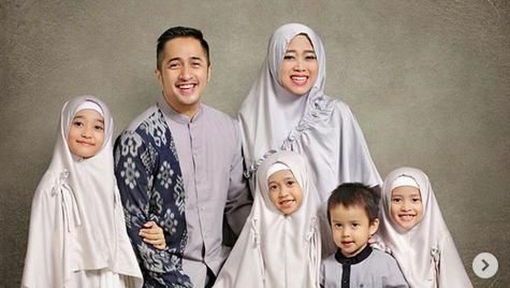 Potret Kompaknya Irfan Hakim Bareng Istri dan Anak