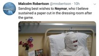 Neymar bahkan diejek sedang diperban karena banyak mendapat pelanggaran. Segitunya, ya? (Foto: Twitter @mrobertson)