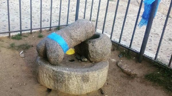 Foto: Patung Kemaluan Pria di Mongolia