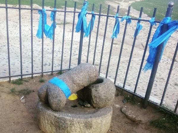 Foto: Patung Kemaluan Pria di Mongolia
