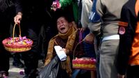 Raut Duka Keluarga Korban KM Sinar Bangun Saat SAR Ditutup