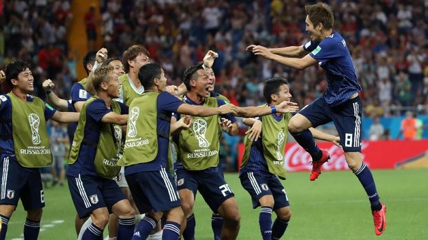 Pemain Jepang merayakan gol kedua ke gawang Belgia.