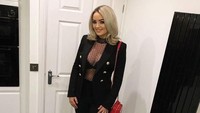 Kiper Inggris, Jordan Pickford, juga punya kekasih yang tak kalah cantil. Namanya Megan Davison. (Foto: dok. Instagram)