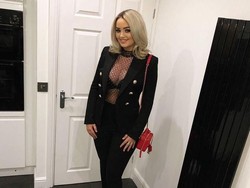 Kiper Inggris, Jordan Pickford, juga punya kekasih yang tak kalah cantil. Namanya Megan Davison. (Foto: dok. Instagram)