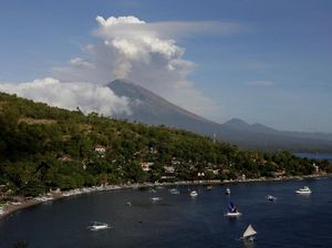 Gunung Agung Kembali Erupsi, Tinggi Kolom Abu Tak Teramati