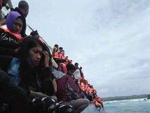 Video: Suasana Kepanikan Penumpang saat KM Lestari Maju Karam