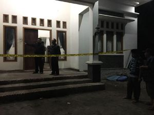 Apa Tujuan Rumah Timses Cabup Lumajang Dilempar Bom Ikan? Apa Tujuan Rumah Timses Cabup Lumajang Dilempar Bom Ikan?