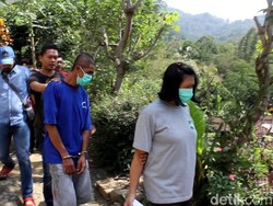 Ada 83 Adegan Tersangka Dukun Pijat Aborsi Saat Rekonstruksi