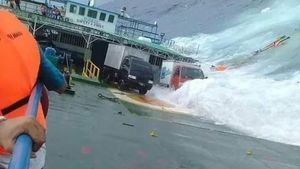 Dramatis! Detik-detik KM Lestari Maju Tenggelam di Selayar