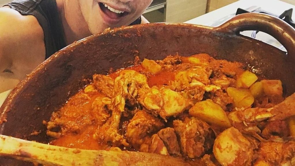 Bikin Baper! Ini Aksi 8 Aktor Tampan yang Jago Masak Bikin Baper! Ini Aksi 8 Aktor Tampan yang Jago Masak