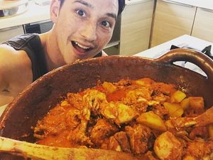 Bikin Baper! Ini Aksi 8 Aktor Tampan yang Jago Masak Bikin Baper! Ini Aksi 8 Aktor Tampan yang Jago Masak