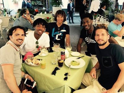Begini Keseruan Dries Mertens Saat Makan Bersama Teman-temannya