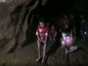 Momen 12 Remaja Thailand Ditemukan Selamat Usai Hilang di Gua 9 Hari