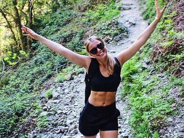 Gemar Olahraga, Pujaan Hati Bek Swedia Ini Pamer Perut Rampingnya