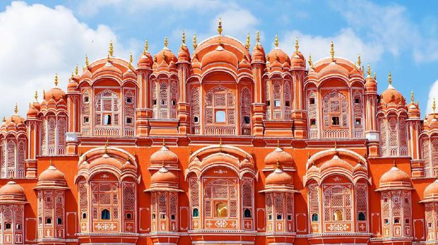 Hawa Mahal palace (Palace of the Winds) in Jaipur, Rajasthan. India