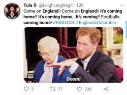 Pangerang Harry pasti sudah menunggu-nunggu nih Inggris membawa pulang trofi Piala Dunia. Its Coming Home! (Foto: Twitter @LeighLeighlegit)