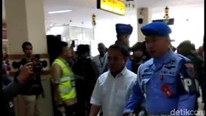 Penampakan Gubernur Aceh Diterbangkan ke KPK