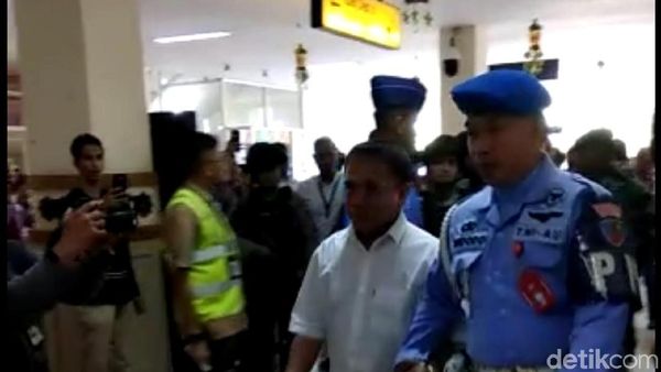 Penampakan Gubernur Aceh Diterbangkan ke KPK
