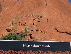 Turis Jepang Meninggal Ketika Mendaki Uluru