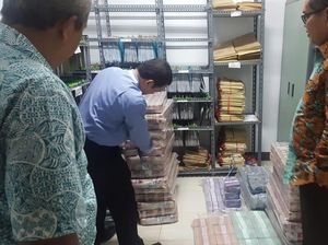 Uang Rp 30 M di KM Lestari Maju Dibawa ke Bank, Ini Wujudnya Uang Rp 30 M di KM Lestari Maju Dibawa ke Bank, Ini Wujudnya