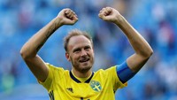 Andreas Granqvist (Swedia). Granqvist merupakan protagonis di skuat Swedia saat ini. Menyandang status kapten, pemain yang juga berposisi sebagai bek itu justru sudah mencetak dua gol. Ia bakal jadi palang pintu saat melawan Inggris, Sabtu (7/7) malam WIB. Foto: Henry Romero/Reuters