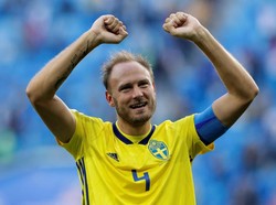 Andreas Granqvist (Swedia). Granqvist merupakan protagonis di skuat Swedia saat ini. Menyandang status kapten, pemain yang juga berposisi sebagai bek itu justru sudah mencetak dua gol. Ia bakal jadi palang pintu saat melawan Inggris, Sabtu (7/7) malam WIB. Foto: Henry Romero/Reuters