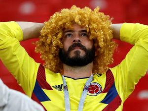 Ragam Ekspresi Kecewa Fans Kolombia: Tertunduk Lesu, Duduk Termangu Ragam Ekspresi Kecewa Fans Kolombia: Tertunduk Lesu, Duduk Termangu