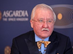 Potret Presiden Pertama Negara Langit Asgardia