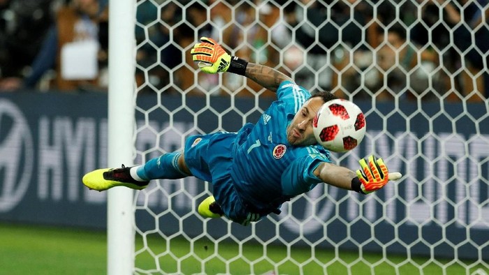 David Ospina mencoba menghalau penalti Eric Dier saat Inggris mengalahkan Kolombia di 16 besar Piala Dunia 2018 (Christian Hartmann/Reuters) David Ospina mencoba menghalau penalti Eric Dier saat Inggris mengalahkan Kolombia di 16 besar Piala Dunia 2018 (Christian Hartmann/Reuters)