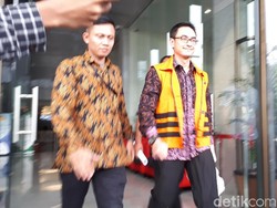 KPK Perpanjang Masa Penahanan Zumi Zola 30 Hari