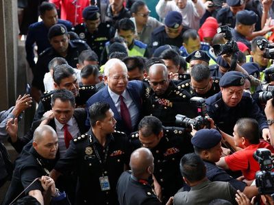 Foto: Senyum Najib Saat Akan Didakwa Terkait Skandal 1MDB