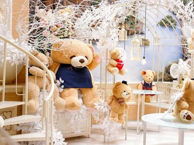 Seru Banget! Makan di Kafe Ini Serasa Ada di Istana Teddy Bear