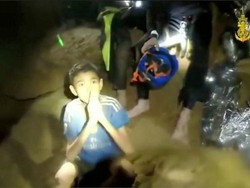 Berhari-hari Terperangkap di Gua, 12 Remaja Thailand Tampak Ceria