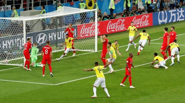 Kolombia benar-benar mengancam lewat umpan silang.