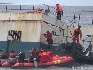 Pencarian Korban KM Lestari Maju Difokuskan di Bangkai Kapal Pencarian Korban KM Lestari Maju Difokuskan di Bangkai Kapal