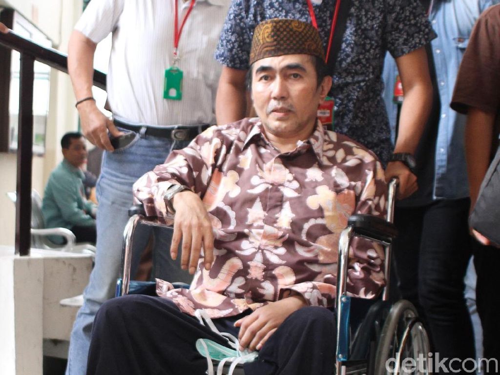 Gatot Brajamusti Disebut Tak Dapat Keadilan yang Benar Vonis 20 Tahun Bui Gatot Brajamusti Disebut Tak Dapat Keadilan yang Benar Vonis 20 Tahun Bui
