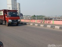 Sempat Bersih, Jembatan di Cilincing Kotor Kembali