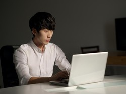 Viral Mahasiswa Surabaya Sidang Skripsi Online karena Pandemi Virus Corona