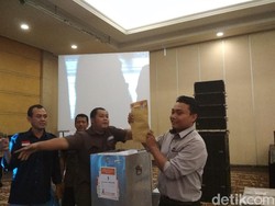 Saksi Gus Ipul-Puti Tolak Tanda Tangan Hasil Rekapitulasi Suara