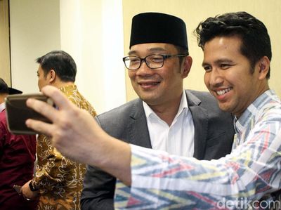 Kang Emil dan Emil Dardak Selfie di Markas PPP